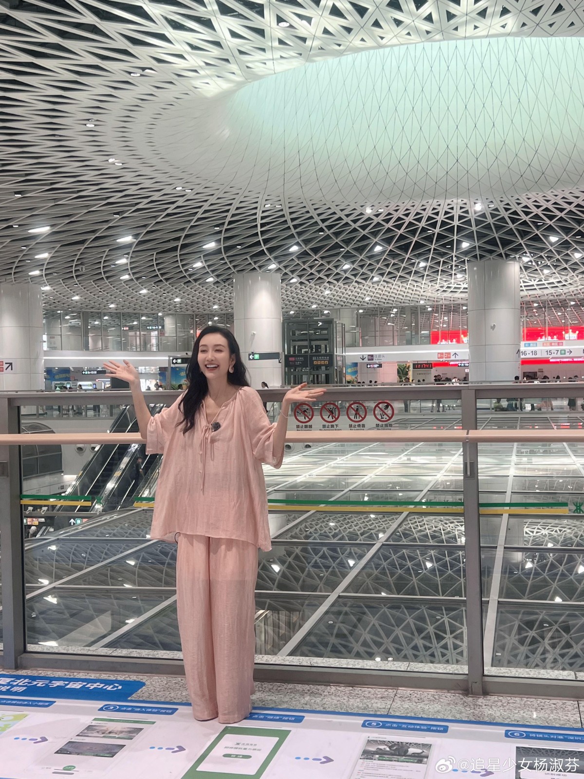 被罵小三多年！資深女星「當年介入影后婚姻」事業陷低潮　近日車站被偶遇「完全看不出已是人母」