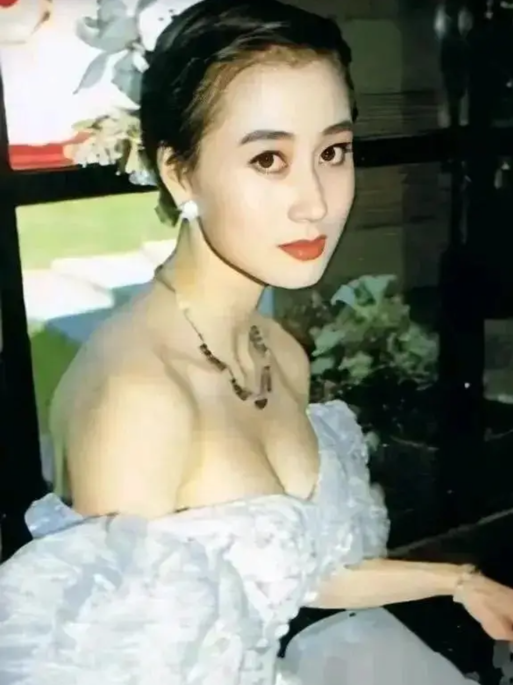 被控小三上位！63歲美艷女星「為愛消失33年」不再復出　如今63歲「被拍暴瘦衰老」網嘆：值得嗎？