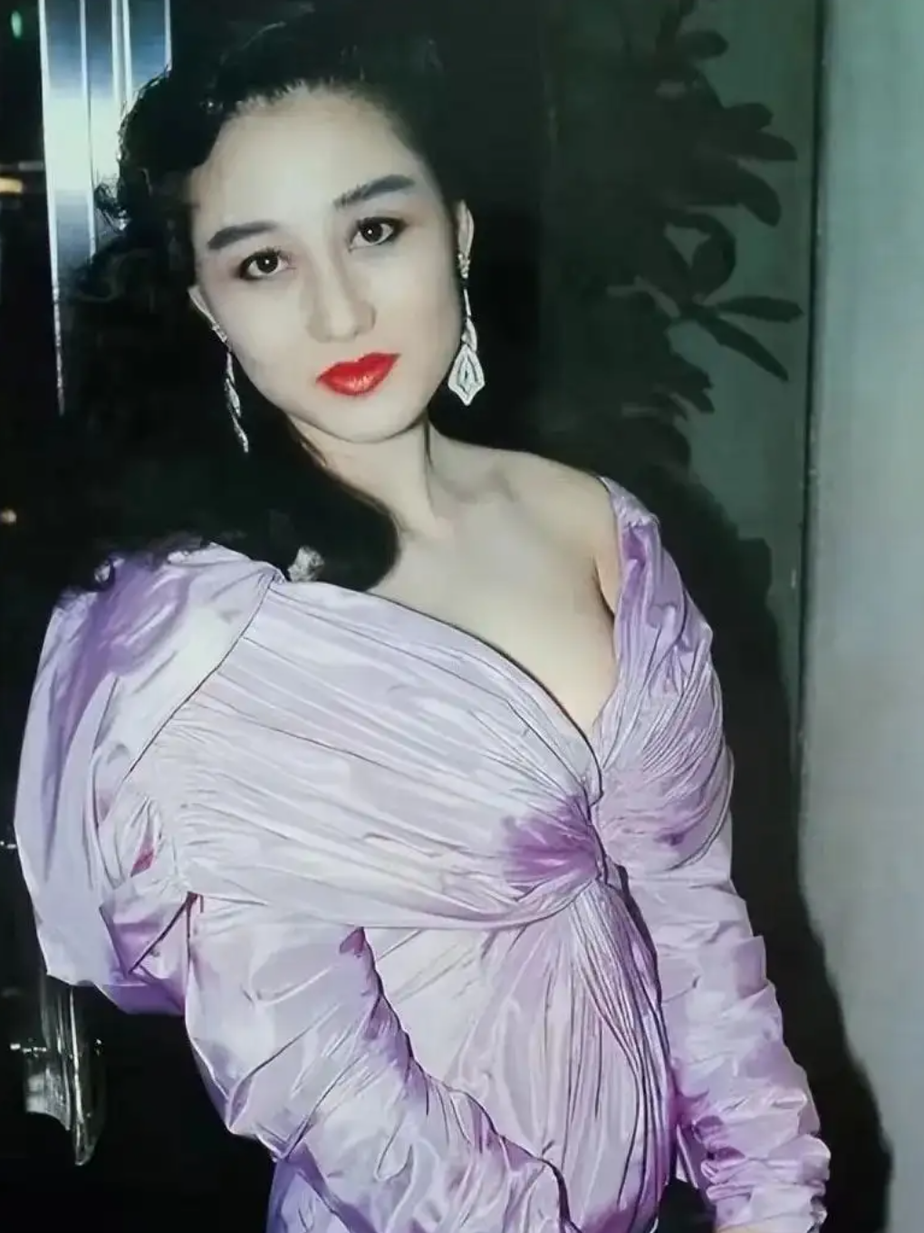 被控小三上位！63歲美艷女星「為愛消失33年」不再復出　如今63歲「被拍暴瘦衰老」網嘆：值得嗎？