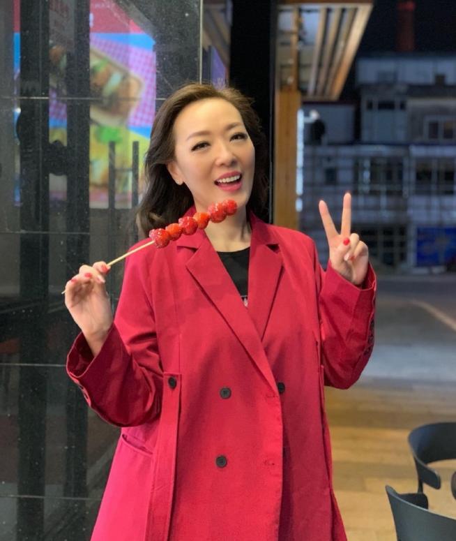 至今未婚未生！56歲知名女星「不演戲反而賺進5間房」 大秀豪宅內部「一個人也能活很好」