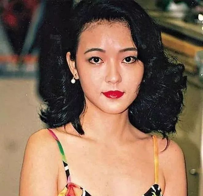 至今未婚未生！56歲知名女星「不演戲反而賺進5間房」 大秀豪宅內部「一個人也能活很好」