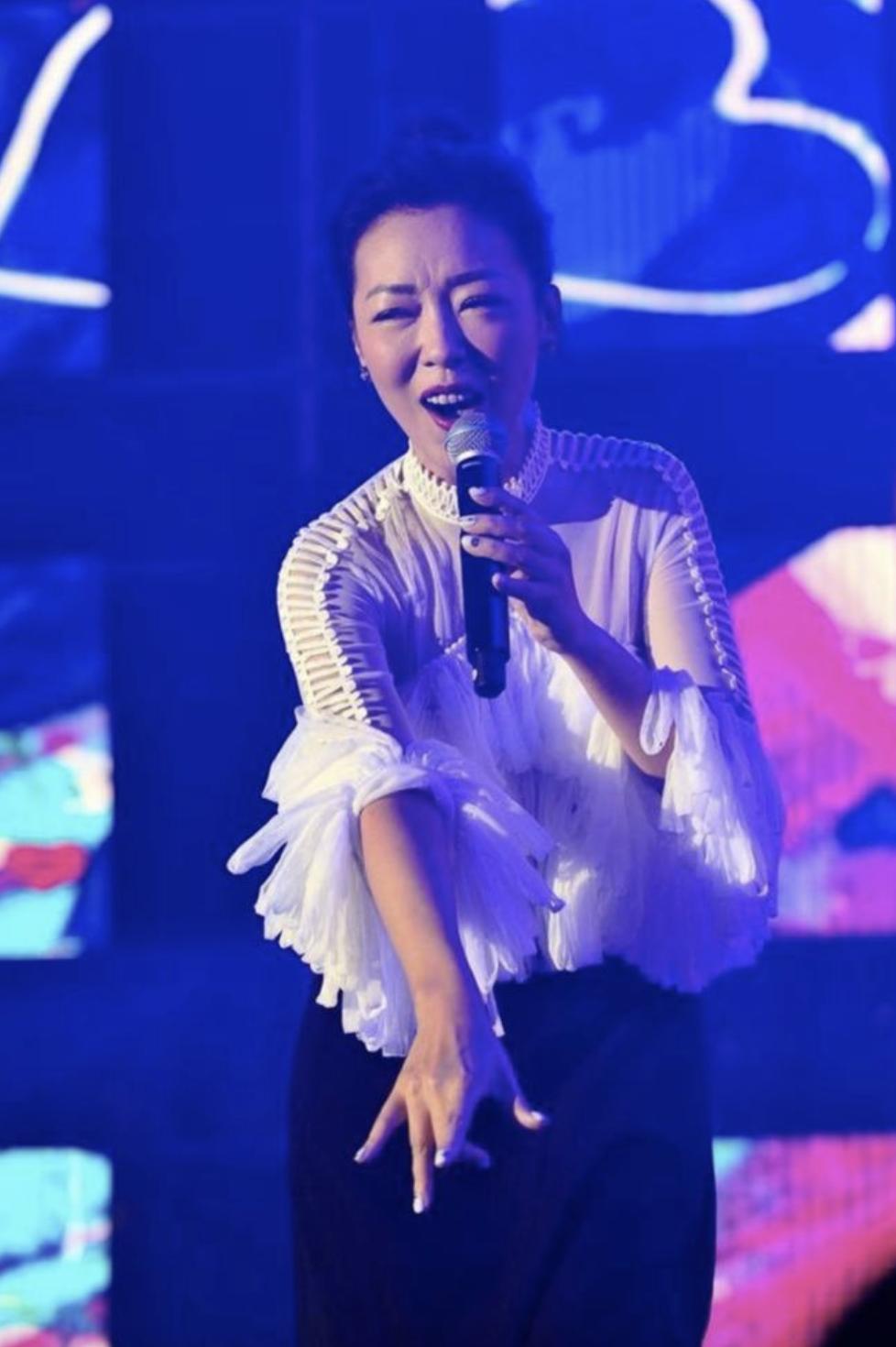至今未婚未生！56歲知名女星「不演戲反而賺進5間房」 大秀豪宅內部「一個人也能活很好」