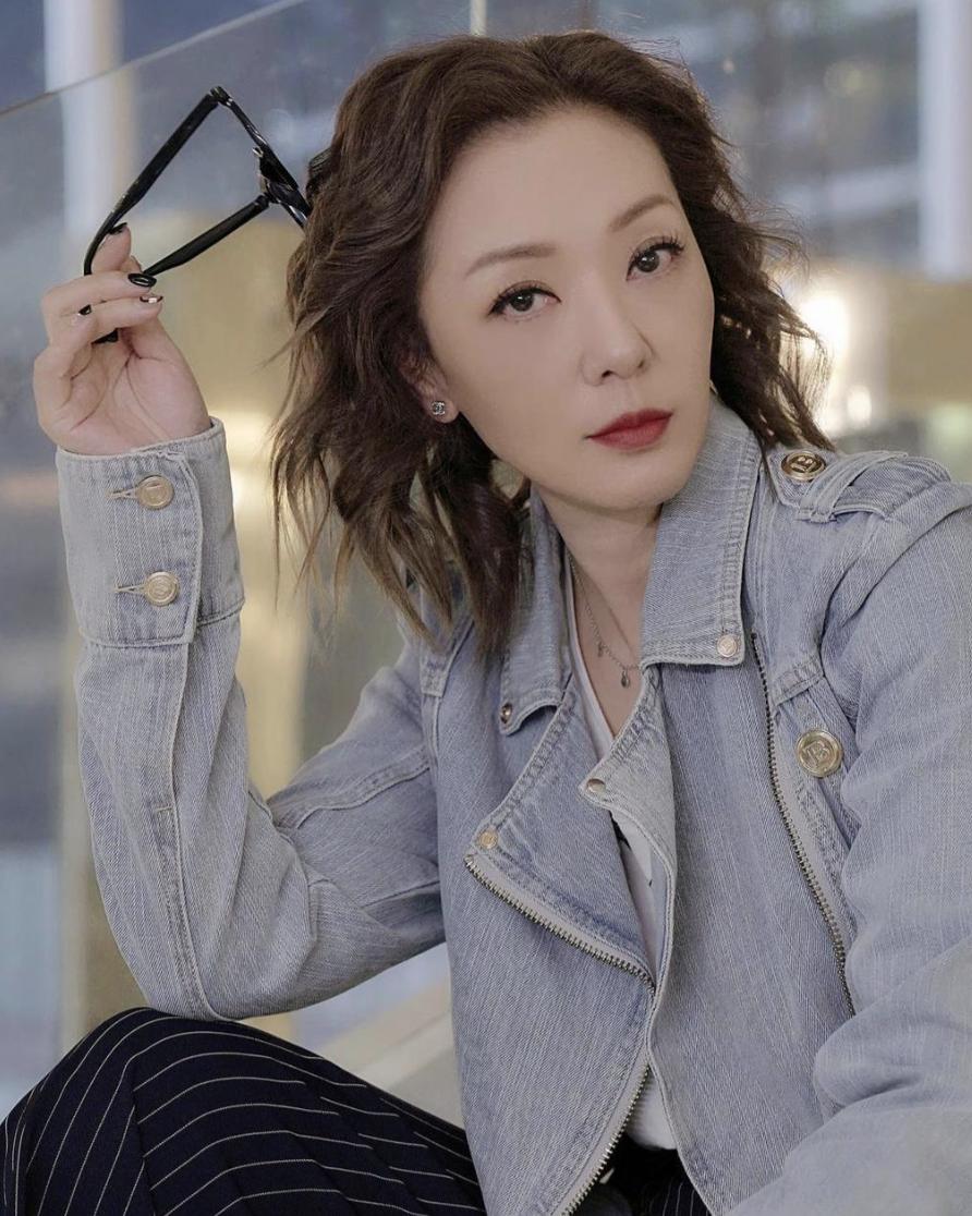 至今未婚未生！56歲知名女星「不演戲反而賺進5間房」 大秀豪宅內部「一個人也能活很好」