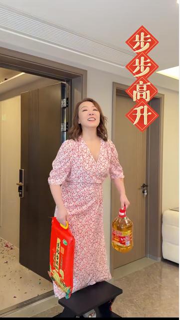 至今未婚未生！56歲知名女星「不演戲反而賺進5間房」 大秀豪宅內部「一個人也能活很好」