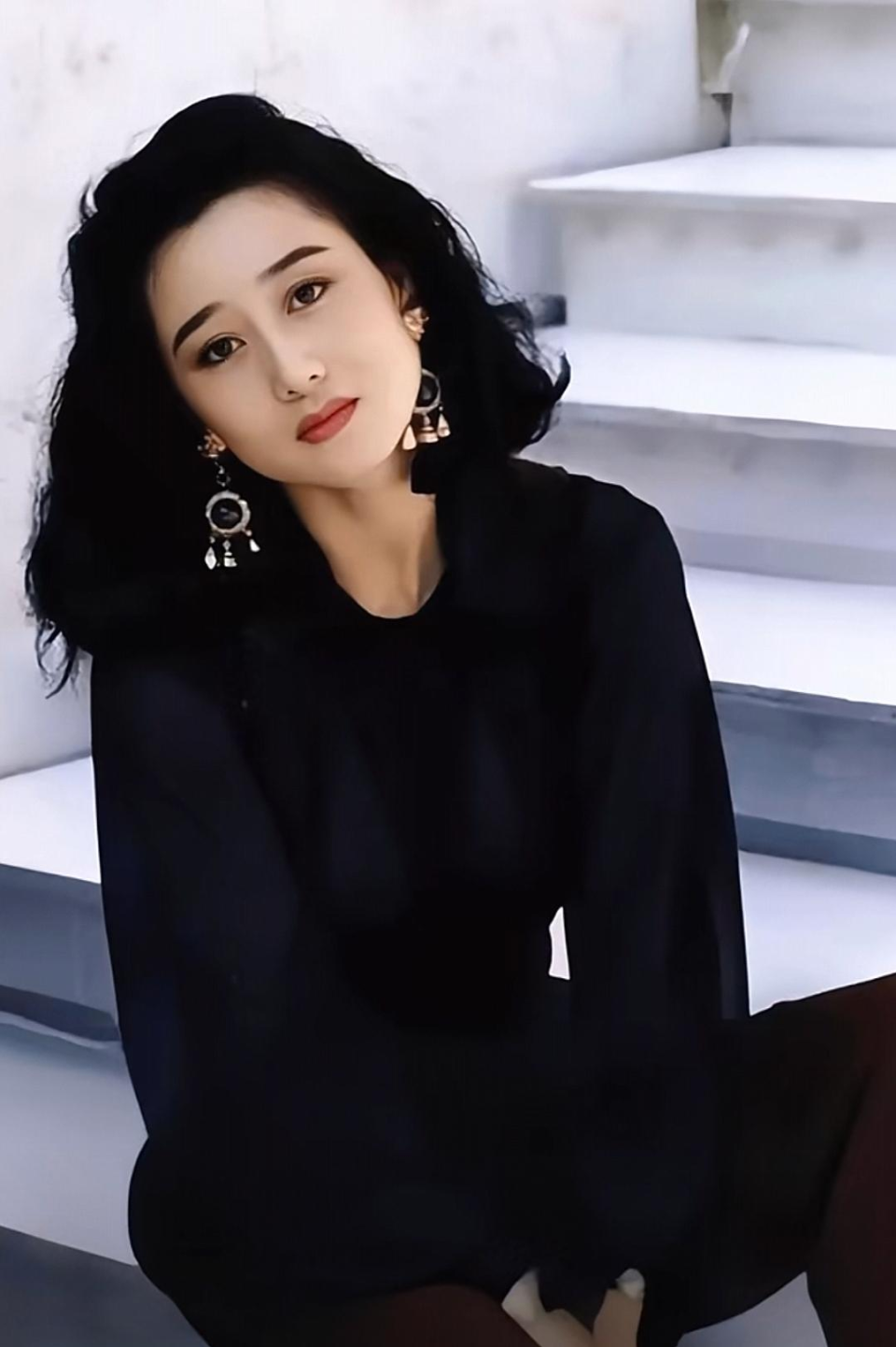 被控小三上位！63歲美艷女星「為愛消失33年」不再復出　如今63歲「被拍暴瘦衰老」網嘆：值得嗎？