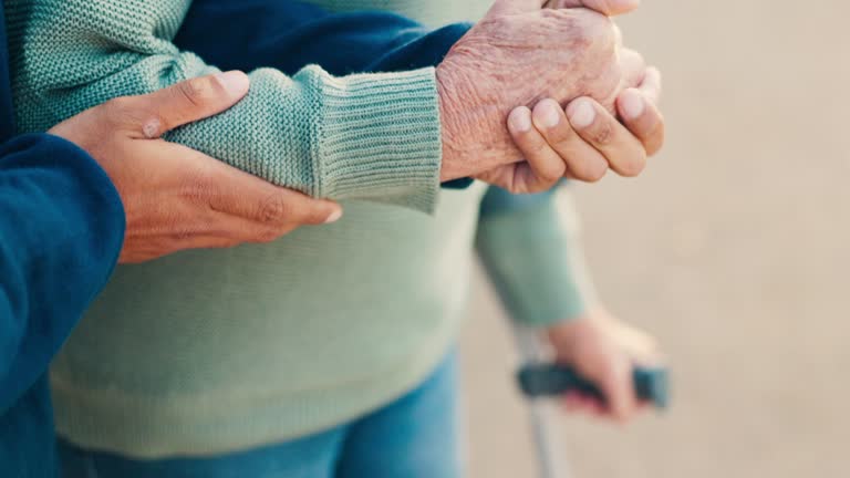 不忍她長期被病痛折磨！92歲老翁「親手勒死91歲妻子」：會在天堂再婚...