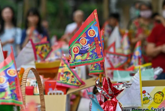 週末鬼門要開了！命理師曝「6大禁忌」祭拜不能說這話　鬼月「少吃這食物」：鬼會和你一起吃