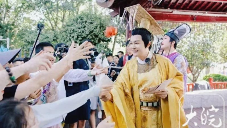 曾是古裝劇小生！46歲資深男星「如今在觀光景點當工作人員」　網質疑「沒戲拍缺錢了」他正面回應了