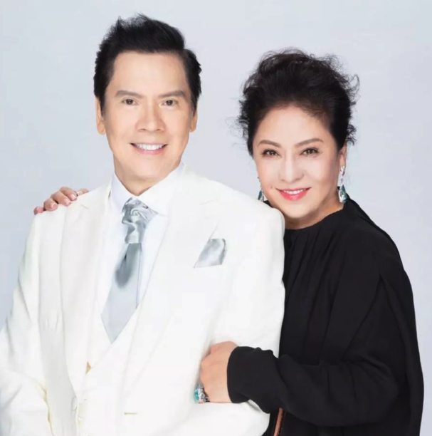 演藝圈神話夫妻！向太結婚45年「老了也常恩愛放閃」　語出驚人「老公出差我就送一盒」曝獨特馭夫術