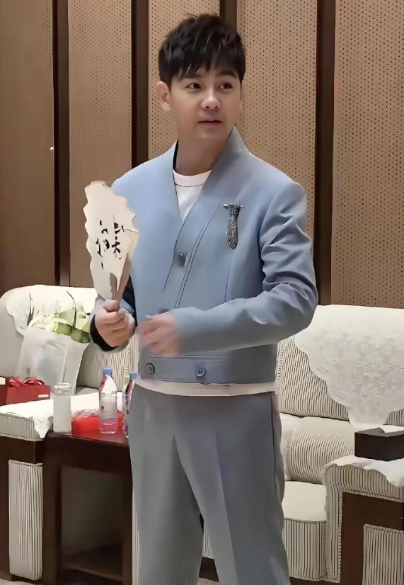 被封台灣不老男神！50歲大咖男星「如今面部腫脹變個人」　鼻翼肥大網搖頭「全是醫美痕跡」