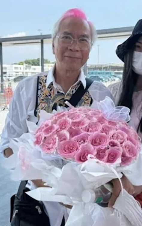 承諾出獄就結婚！74歲資深男星「被爆小36歲女友失聯」　被拍到「獨自現身聚餐」婚期全說了