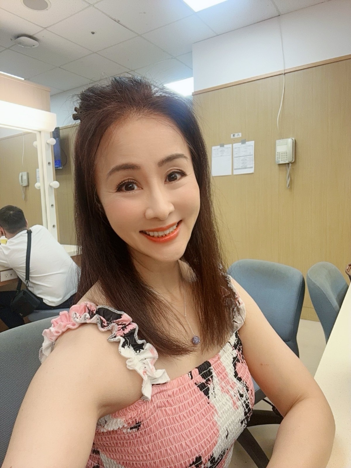 本土女星媽重摔！緊急住院「粉碎性骨折開刀」　出現幻覺「好多小朋友跑來跑去」她心疼趕赴醫院