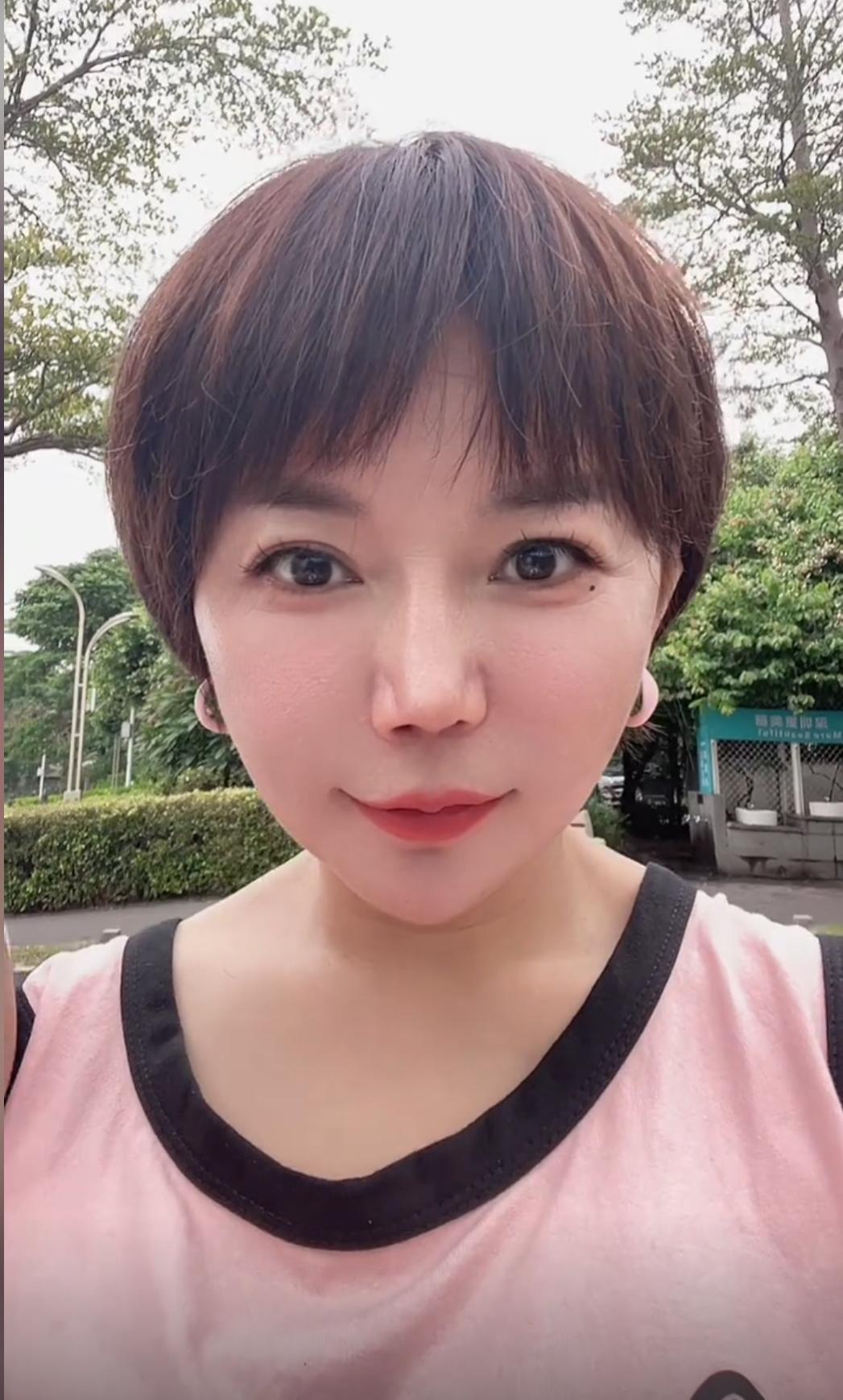 創業成功卻遇渣男！富婆離婚後「愛上27歲鮮肉房仲」親密照曝光　網得知「她的真實年齡」驚呼：也太凍齡了...