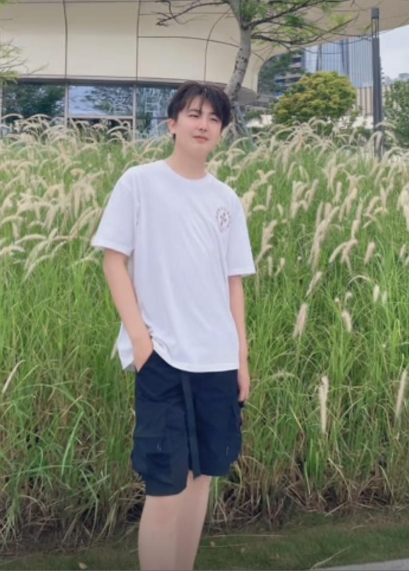 創業成功卻遇渣男！富婆離婚後「愛上27歲鮮肉房仲」親密照曝光　網得知「她的真實年齡」驚呼：也太凍齡了...