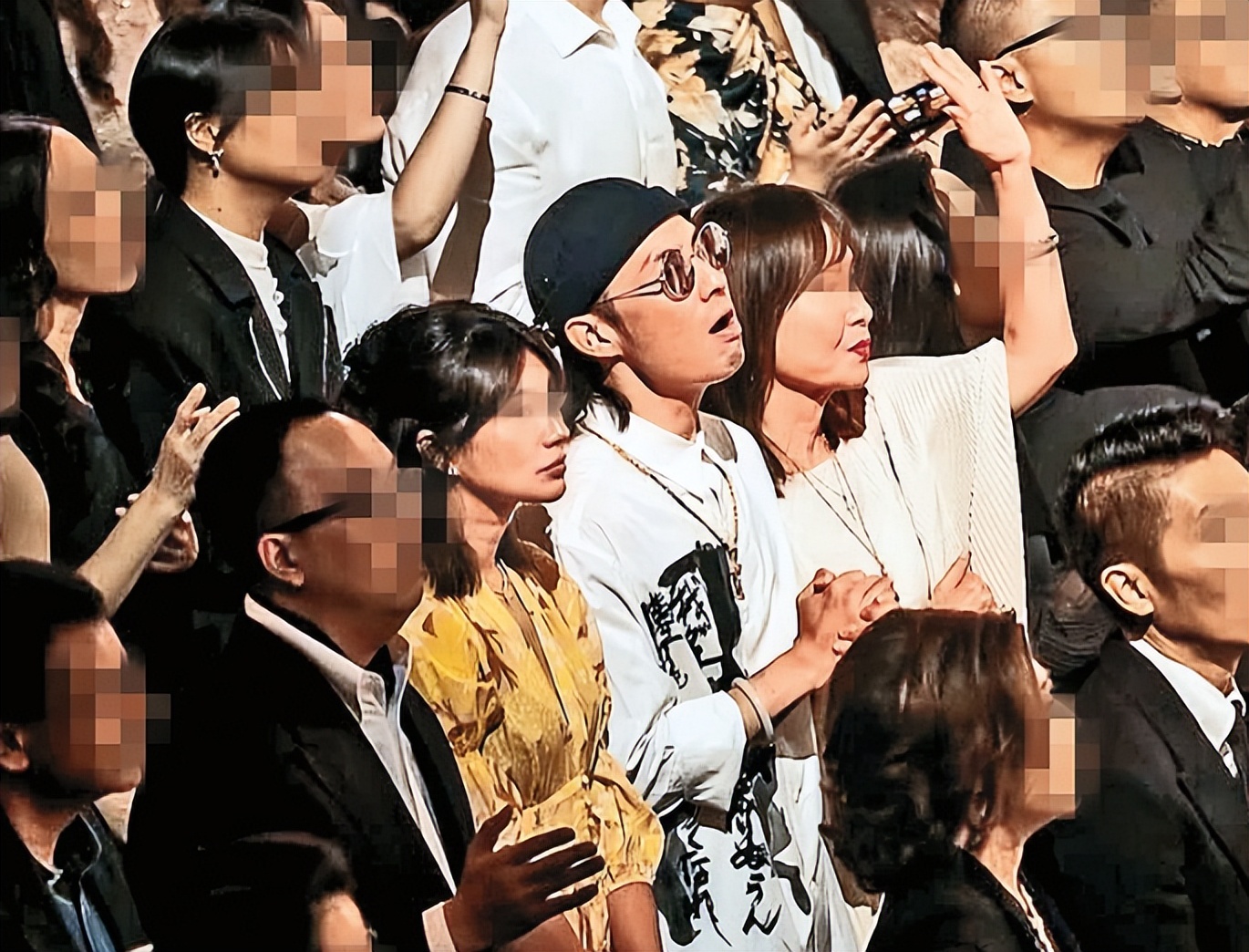 47歲吳建豪「帶新歡參加婚禮」！本人「神似Melody照片曝光」連媽媽也認可