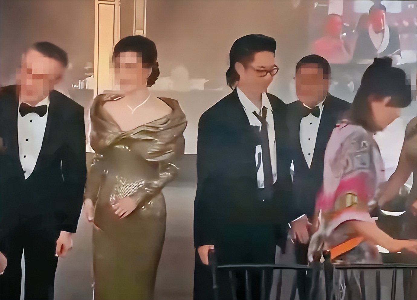 47歲吳建豪「帶新歡參加婚禮」！本人「神似Melody照片曝光」連媽媽也認可