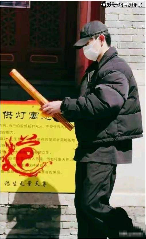 醜聞被封殺3年！昔日大咖男星「為賺錢接鄉下商演」 帶帽子被目擊「憔悴狀態令人搖頭」