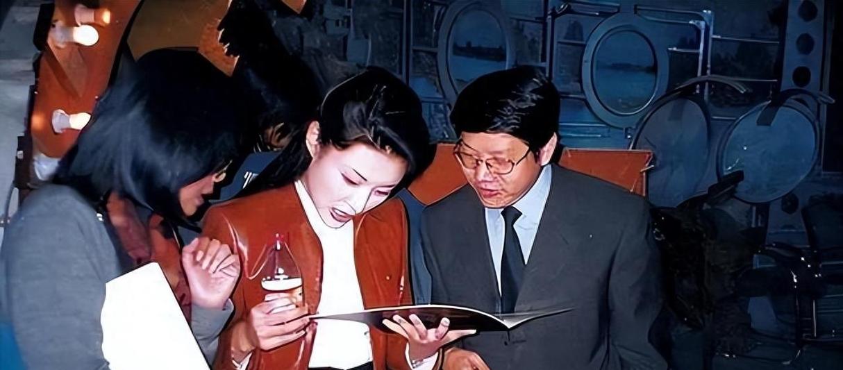 被酸愛財如命！57歲資深女星「拋棄初戀尪嫁富商」　默默承受攻擊「多年後真相曝光」網嘆：她是對的...