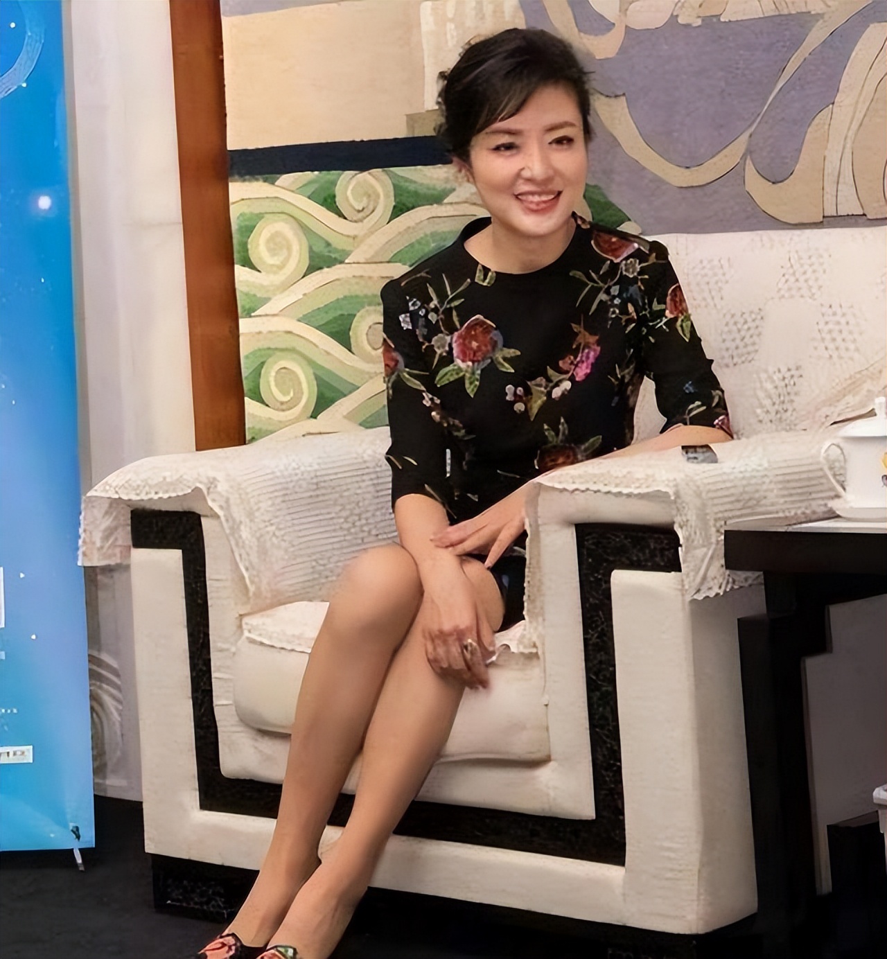 被酸愛財如命！57歲資深女星「拋棄初戀尪嫁富商」　默默承受攻擊「多年後真相曝光」網嘆：她是對的...
