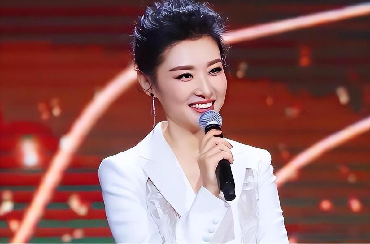 被酸愛財如命！57歲資深女星「拋棄初戀尪嫁富商」　默默承受攻擊「多年後真相曝光」網嘆：她是對的...