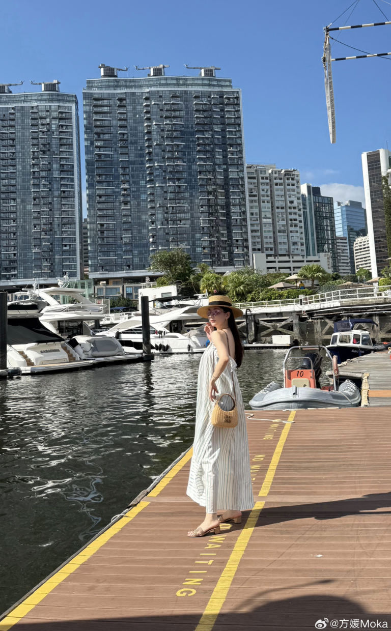 郭富城愛妻「挺8個月孕肚出遊」！穿洋裝絕美狀態曝光：最美孕媽咪