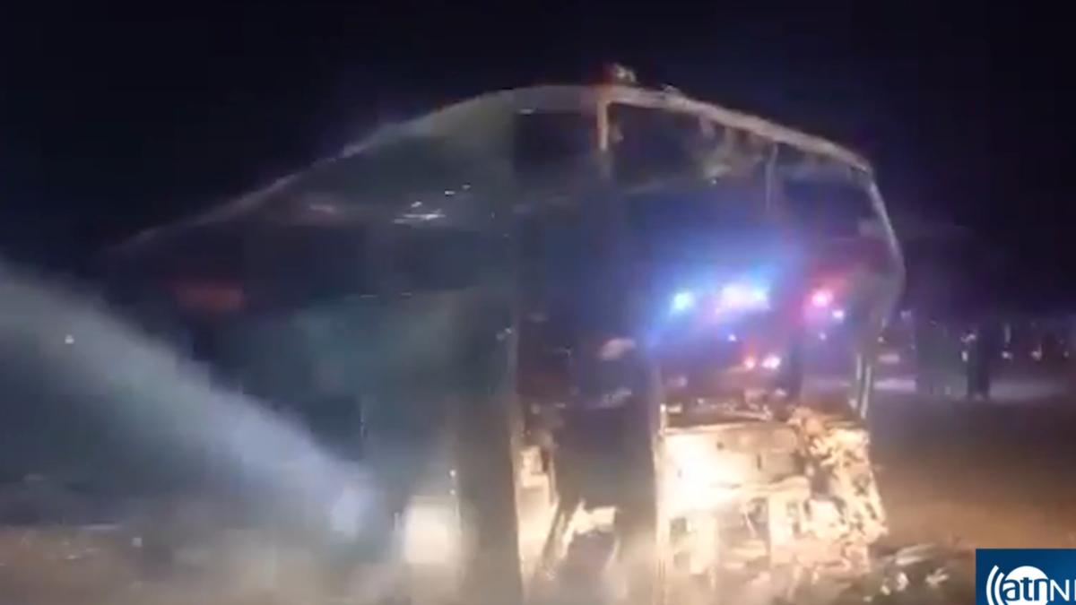 快訊／重大事故！巴士撞油罐車「乘客全數罹難」死亡人數曝光　其中19人是孩童
