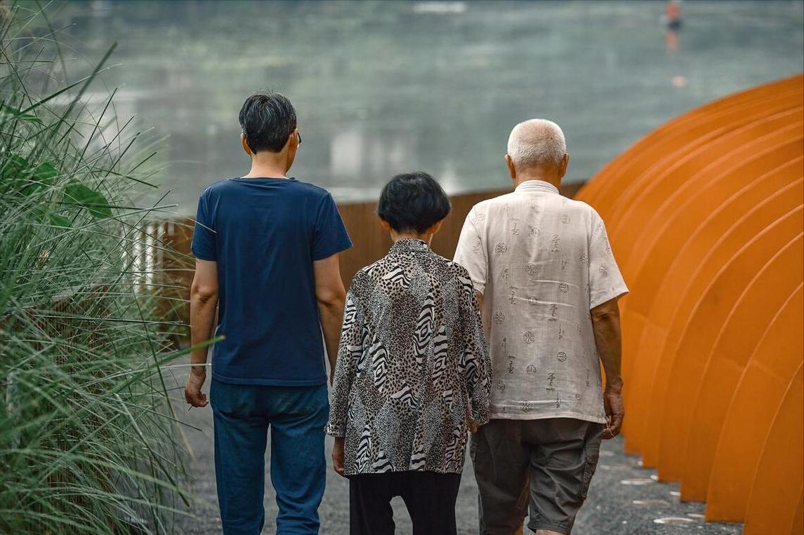 相繼送走9旬父母後，才65歲的我，做出了一個決定：「以後不養老了」