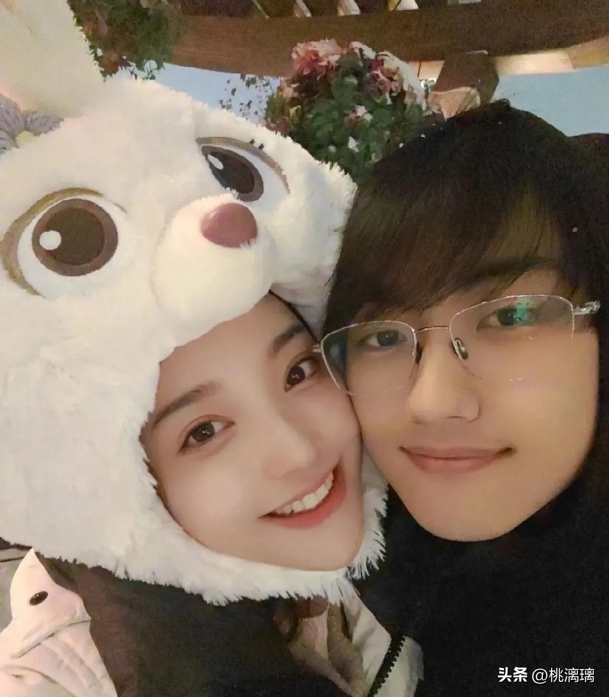 大談差19歲姐弟戀！大咖女星「與鮮肉男友遊樂園約會」　甜蜜黏緊緊卻被酸「像母子出遊」