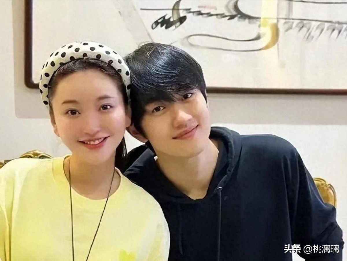 大談差19歲姐弟戀！大咖女星「與鮮肉男友遊樂園約會」　甜蜜黏緊緊卻被酸「像母子出遊」