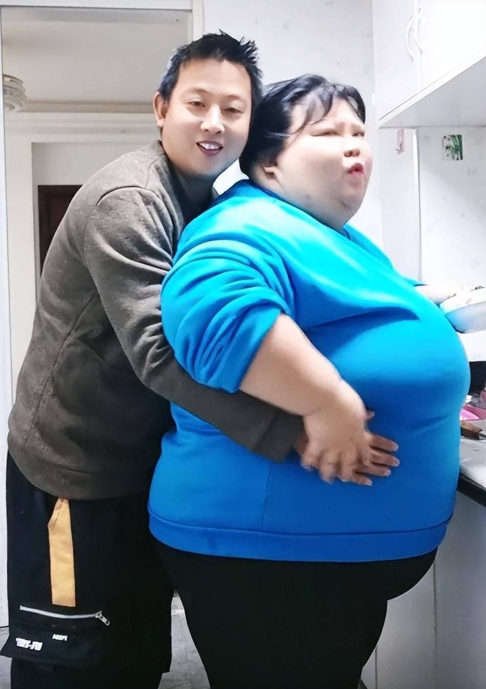 曾是窈窕校花！她被丈夫「養胖變165公斤」生活無法自理　7年後近照曝光「現況驚掉下巴」