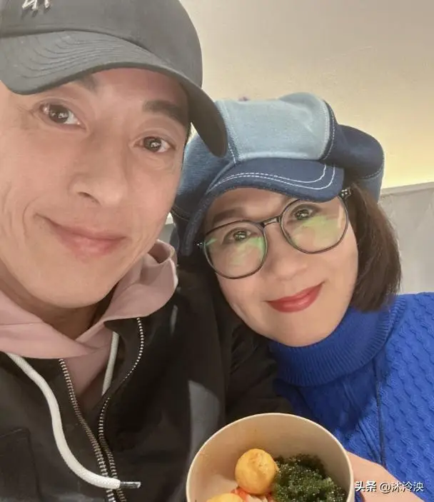為不變老！姐弟戀夫妻二人「31年不生子不吃肉」　60歲近照曝光「如同神仙眷侶」心態超年輕