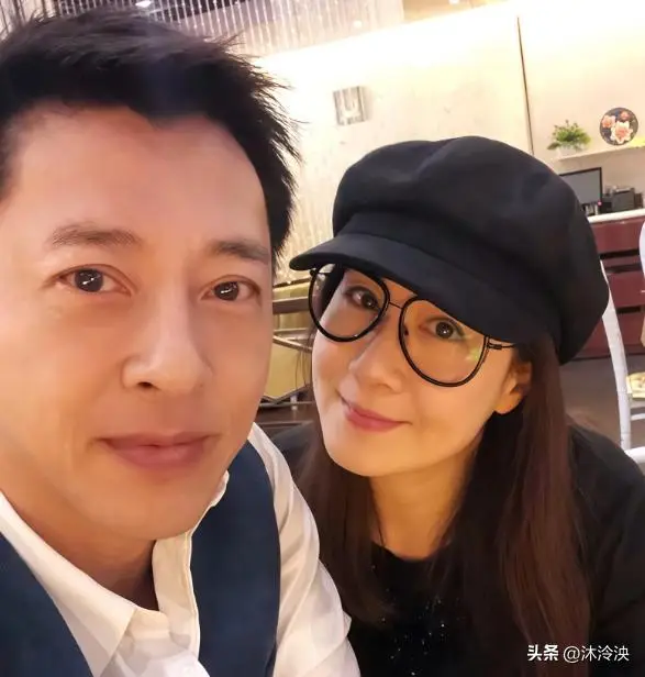 為不變老！姐弟戀夫妻二人「31年不生子不吃肉」　60歲近照曝光「如同神仙眷侶」心態超年輕
