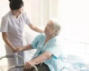 婆婆突然病危住院！我著急請假「我媽卻要我別管」　30天後才懂「婆家的一場棋局」我和老公贏了