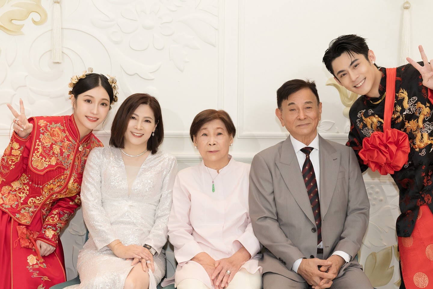 訂婚2個月！資深男星「驚傳摯愛昨日離世」　靈前下跪送別：「真的好難振作...」　