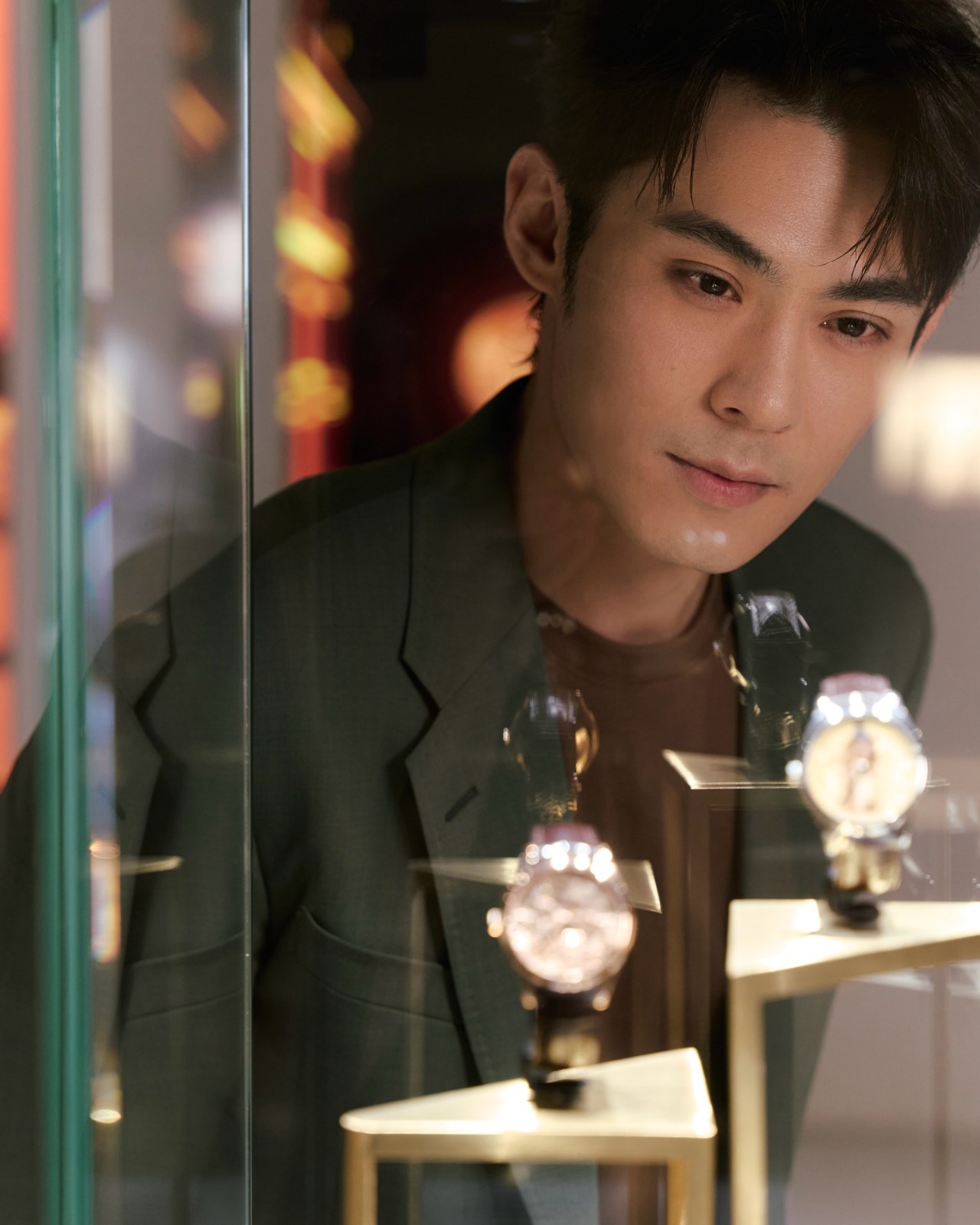 訂婚2個月！資深男星「驚傳摯愛昨日離世」　靈前下跪送別：「真的好難振作...」　