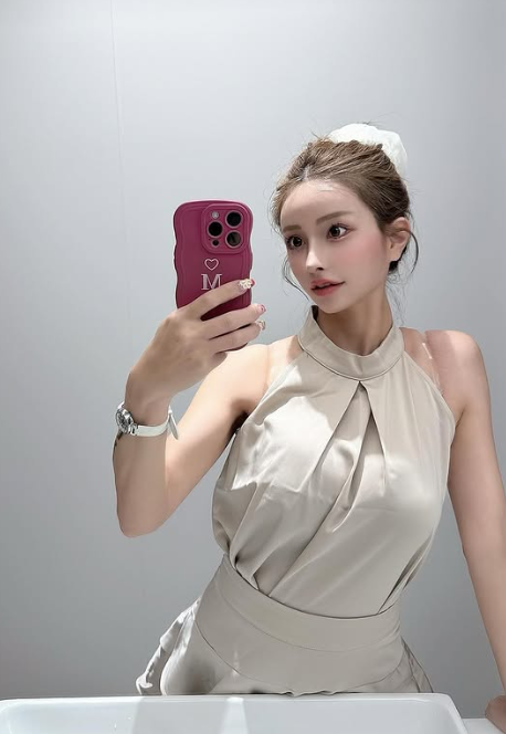 哪位才是媽媽？超狂凍齡阿嬤「生4孩擁2孫」　母女同框宛如姊妹「驚人年齡曝光」　