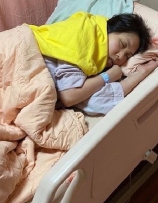 要怎麼放下！余苑綺過世3年「余天靜望牌位淚崩」　悲喊「全家只有我沒有」肝腸寸斷