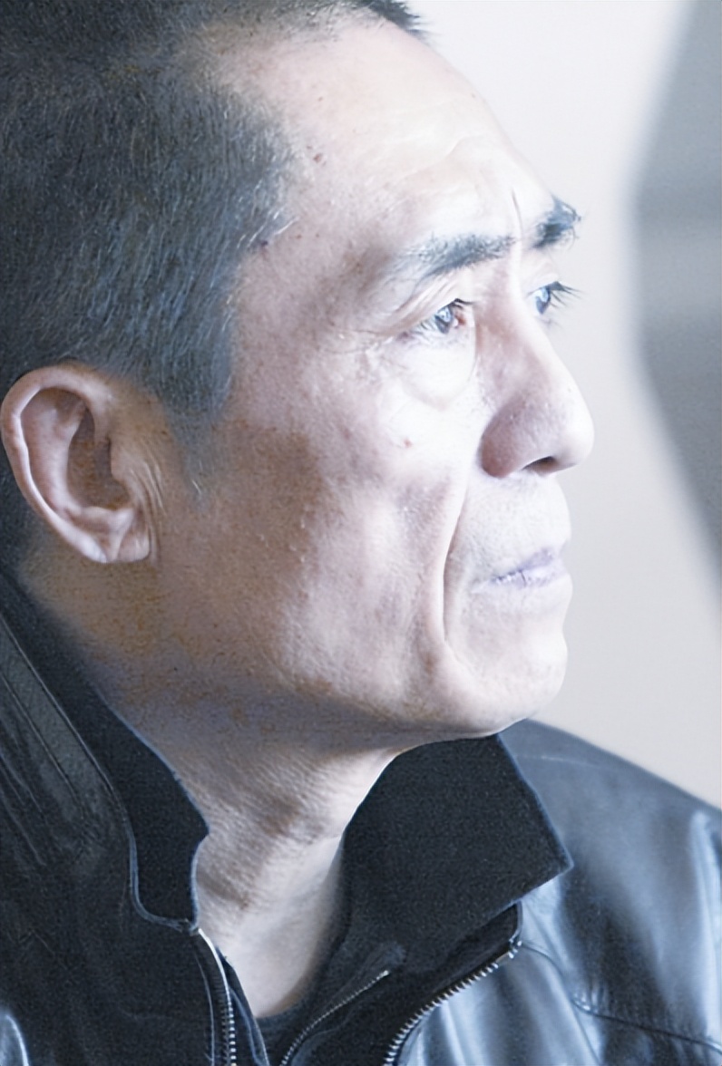 不是鞏俐、老婆！75歲張藝謀縱橫半生「唯獨對她最愧疚」　還原17年前一幕：「因為我終身癱瘓...」