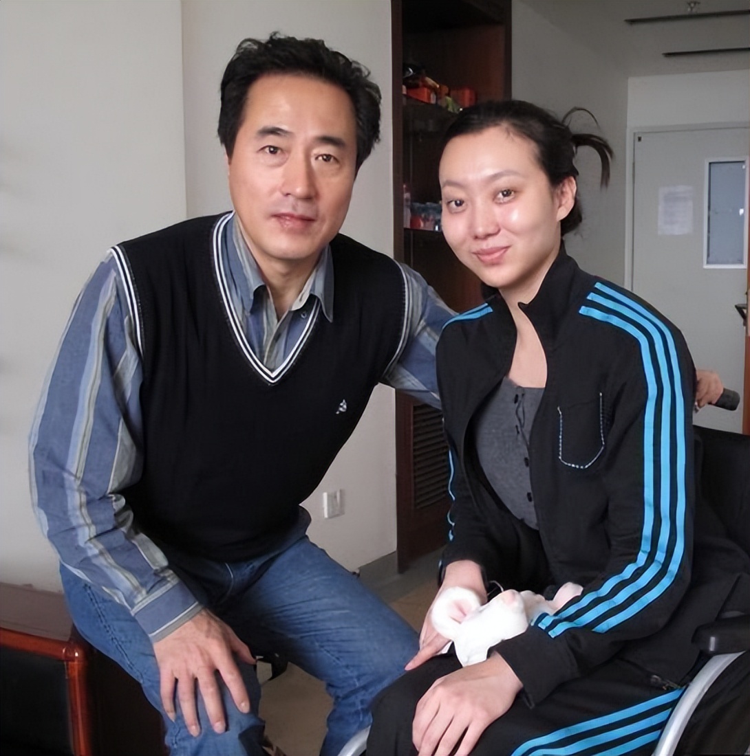 不是鞏俐、老婆！75歲張藝謀縱橫半生「唯獨對她最愧疚」　還原17年前一幕：「因為我終身癱瘓...」