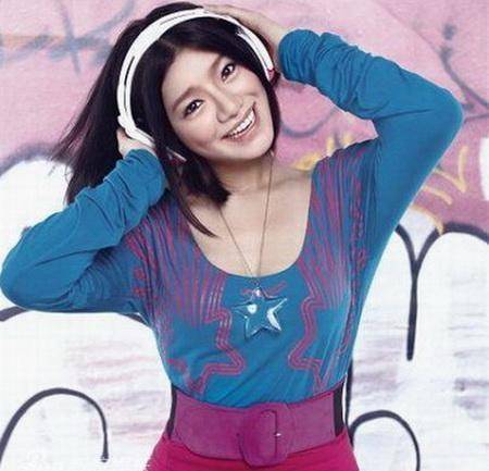 昔日靠歌聲一炮而紅！資深女星「如今淪落到商場表演」　風光不在「被嘲胖一圈快認不出」