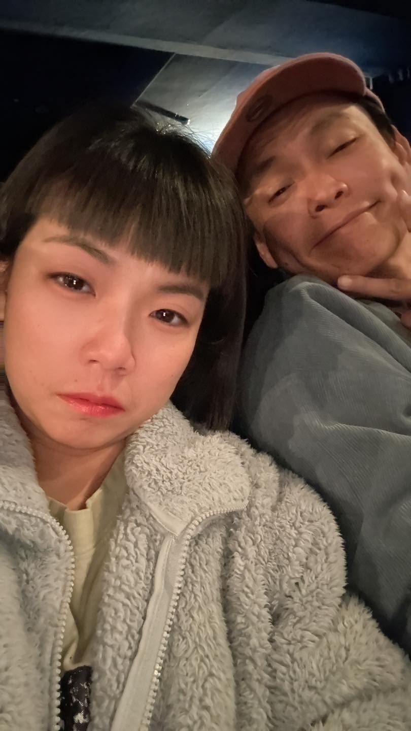 黃鐙輝妻子驚傳住院！劇痛1個月沒好轉「痛到無法說話」　醫生「一看緊急安排開刀」：這個很嚴重...