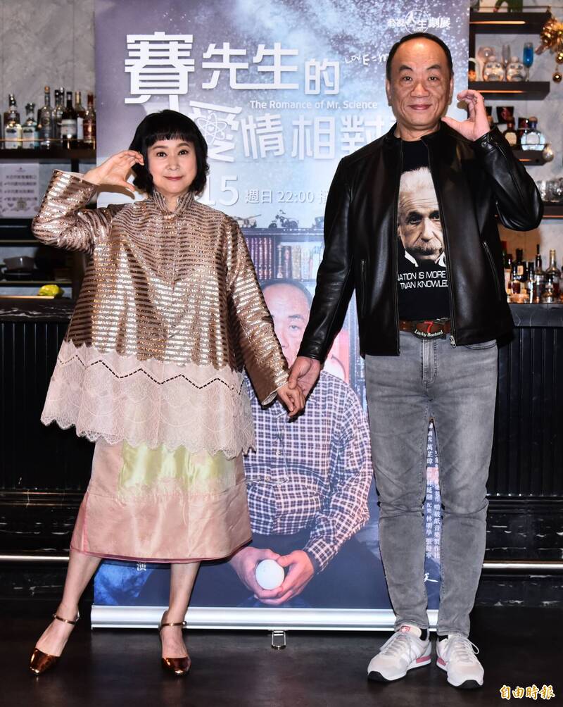 李國修癌逝11年！王月「為亡夫爆瘦10公斤」變瓜子臉　60歲「鬆口第二春」：我是充滿愛的人