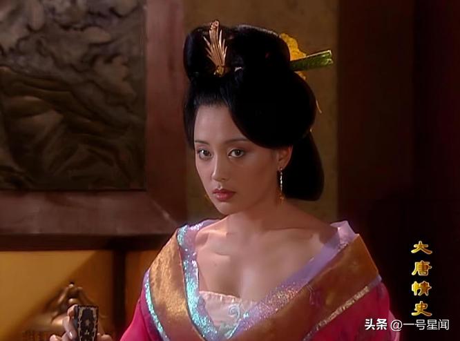 為黃曉明慘賠千萬！46歲女星「情纏小10歲鮮肉男星」至今未婚　被巧遇「無修圖近照曝光」狀態太驚人