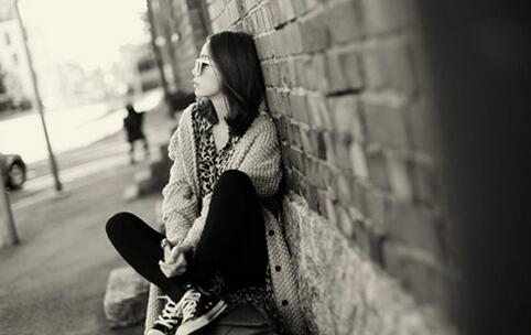 不要晚上唱歌、慶生！專家示警「鬼月出門有禁忌」　切忌「直呼親友名字」容易卡到：叫綽號就好