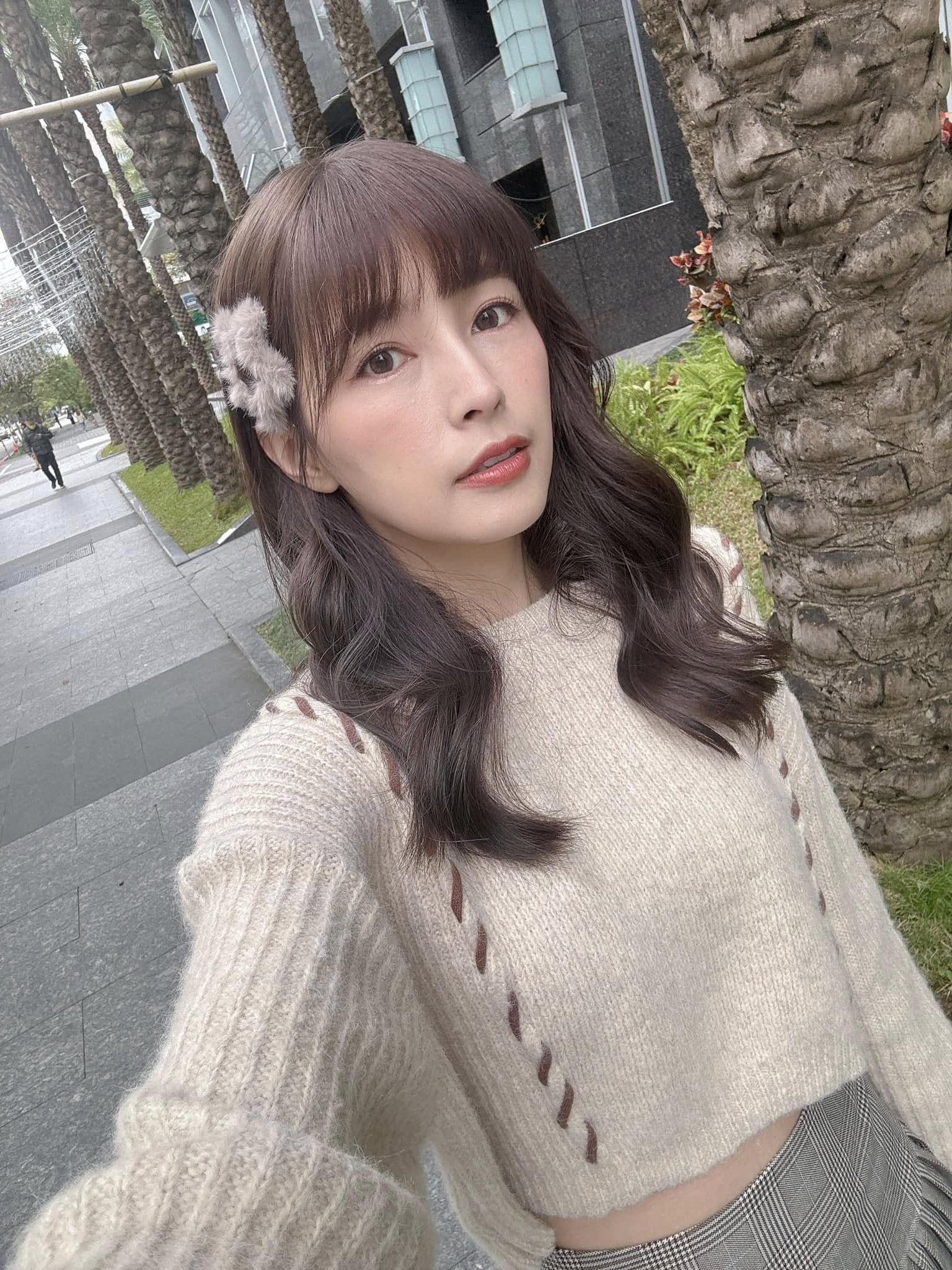 腹部劇烈疼痛！資深女星「痛到發抖掛急診」　醫生一看曝「裡面有不少血塊」：不排除要開刀