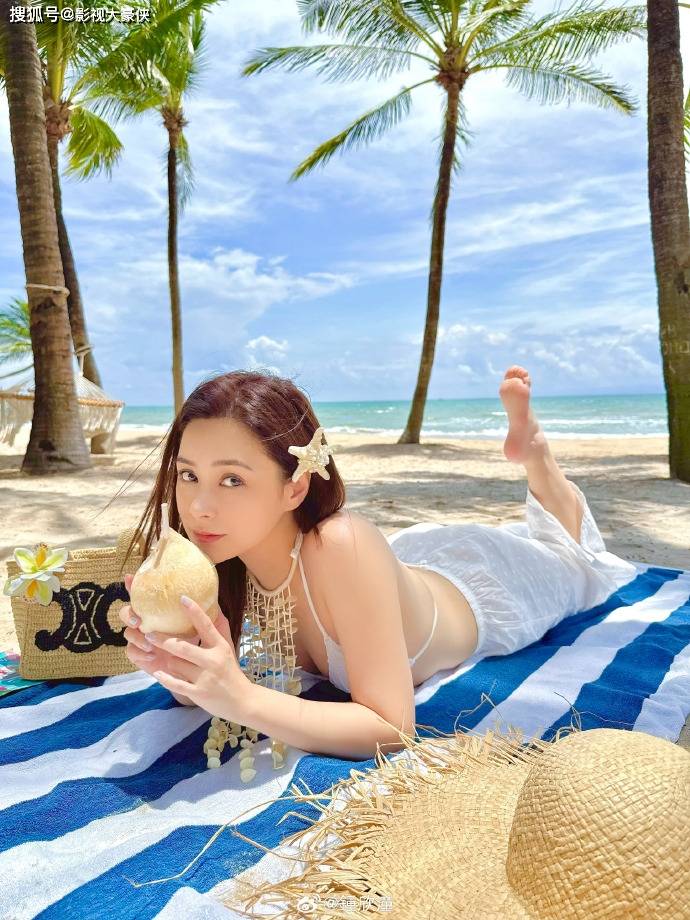 44歲女神「被嫌臃腫」成功瘦身！ 穿「比基尼辣照連發」逆襲辣翻