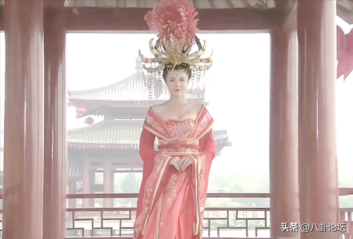 昔日第一女神！54歲郭富城舊愛「選擇優雅老去」自信無懼　穿貼身禮服「展現火辣身材」驚艷全場
