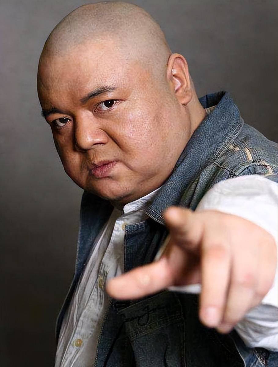 曾是超強綠葉！資深男星「如今沒戲拍陷低潮」　狼狽「當清潔工賺錢維生」網心疼：怎會變這樣
