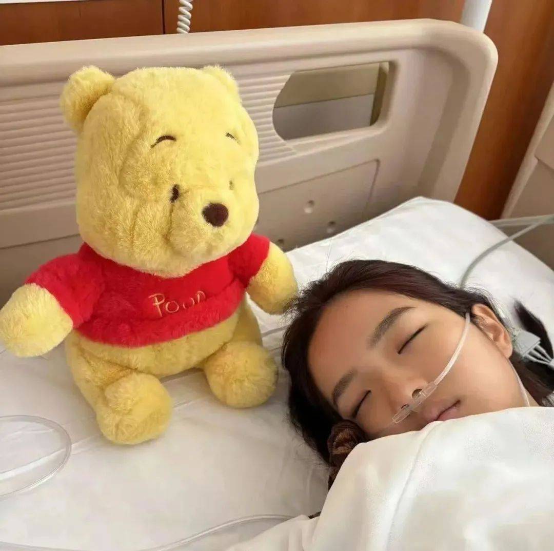 女神再嫁小12歲男星！17歲二女兒驚傳「重傷送醫開刀」　他事後1舉動「被封最佳繼父」網讚：難怪會愛上他～