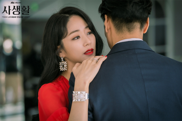 外表清純正經「內在其實很好色」的女人！往往脫離不了「這5個特徵」